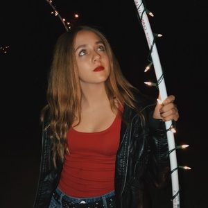 Meet your Posher, Dahlia